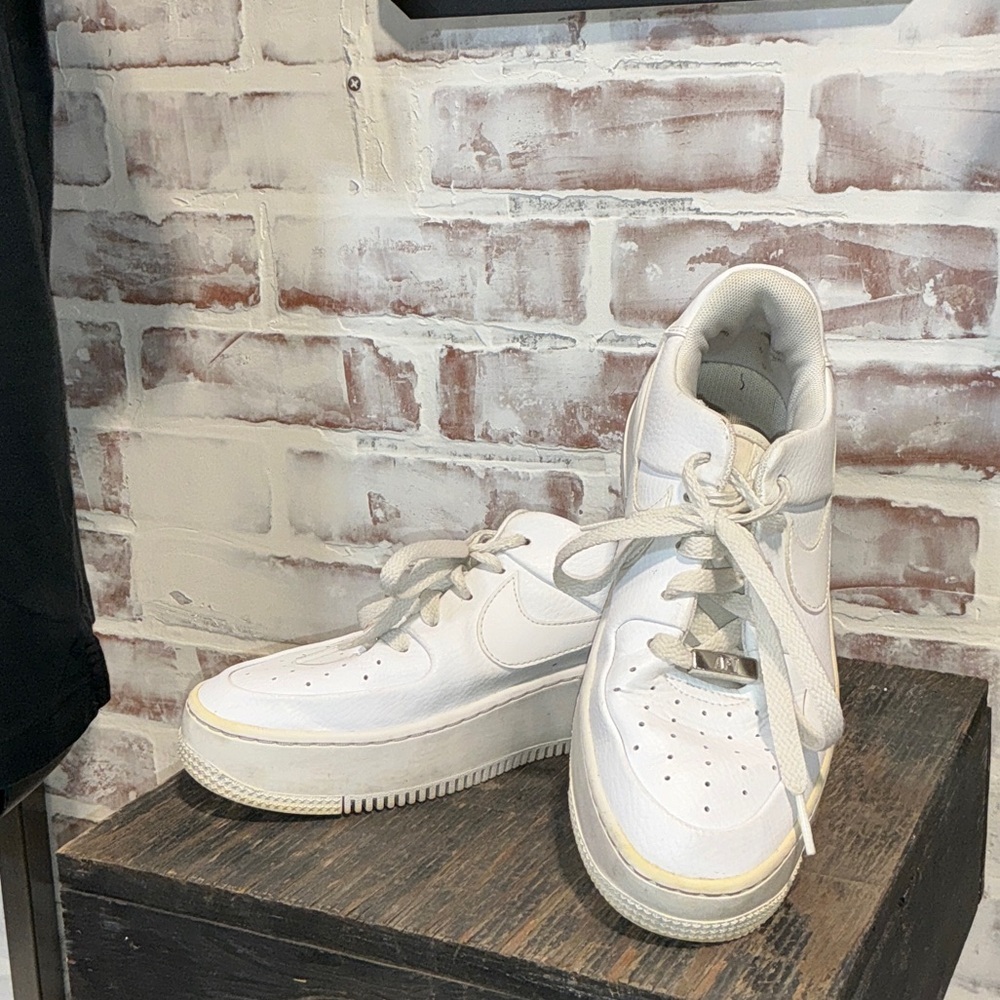 Nike AF1 White High-Top Sneakers women’s 8.5